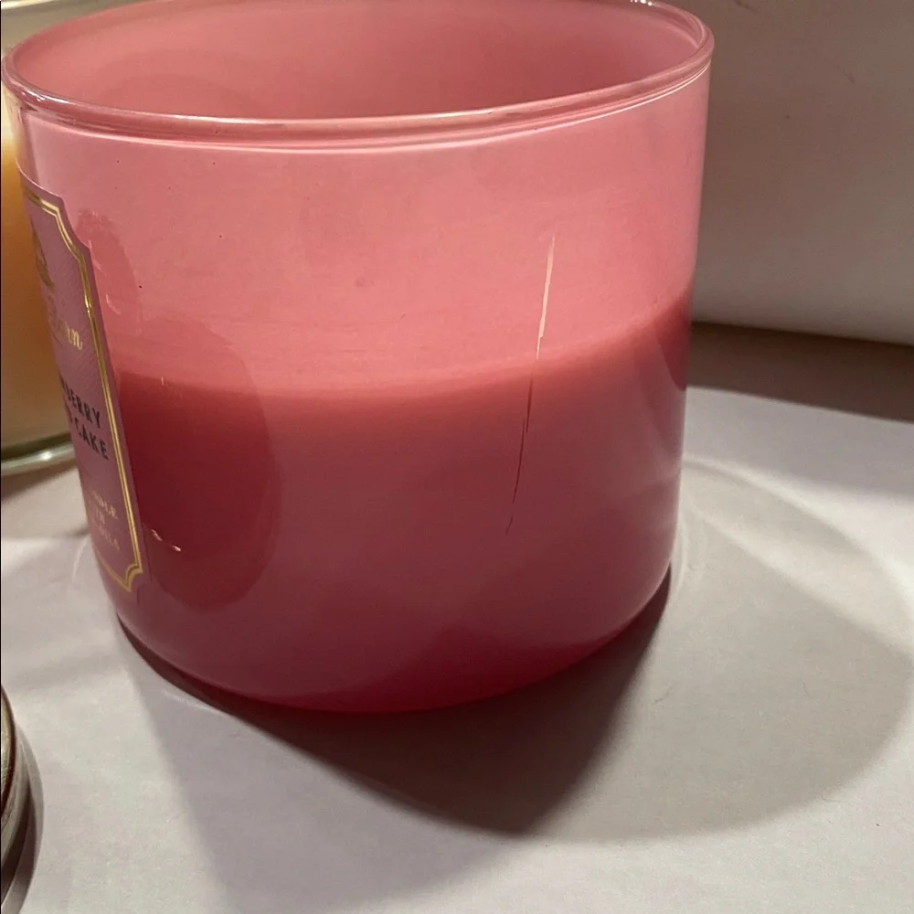 White Barn Candle Duo chocolate peppermint cream & strawberry poundcake used